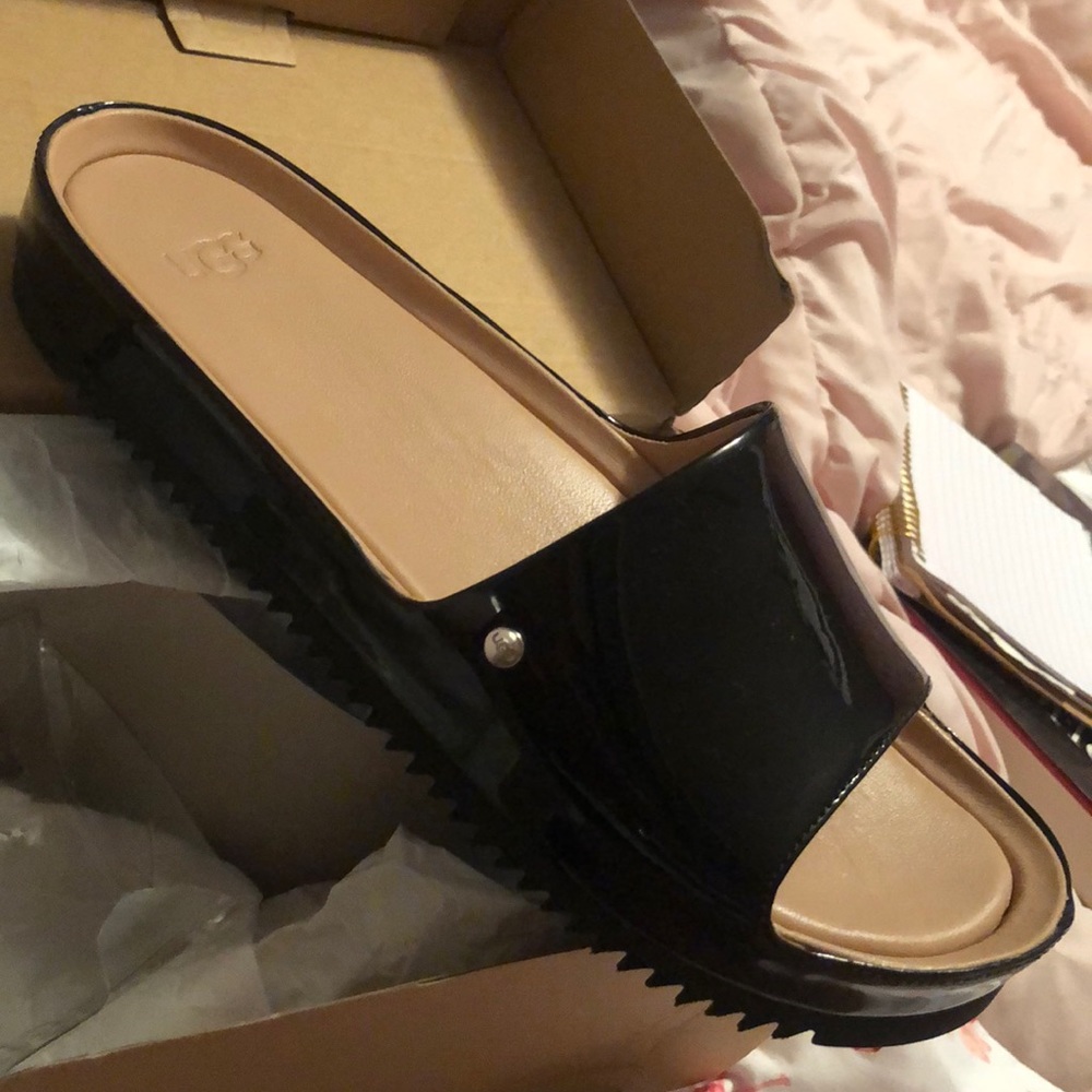 Uggs shiny sandals